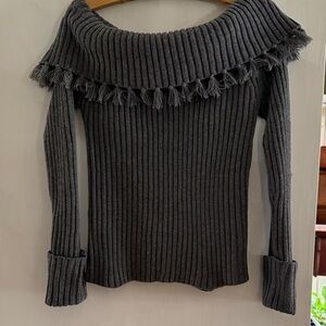 Line & Dot Off-Shoulder Gray Sweater